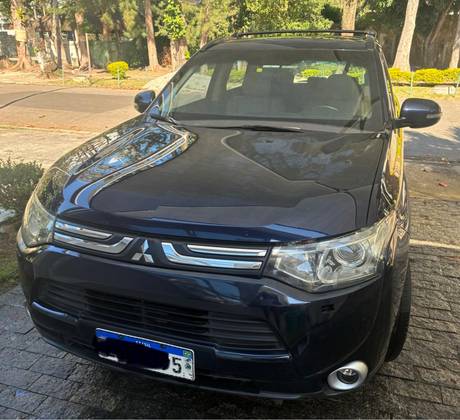 MITSUBISHI OUTLANDER 3.0 GT 4X4 V6 24V GASOLINA 4P AUTOMÁTICO MITSUBISHI OUTLANDER 3.0 GT 4X4 V6 24V GASOLINA 4P AUTOMÁTICO